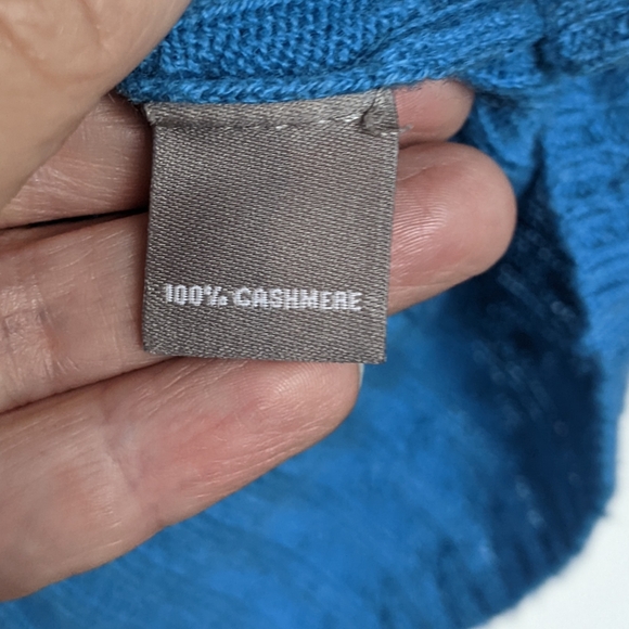 Neiman Marcus Cashmere Cable Knit V Neck Sweater Blue Small - Picture 4 of 7